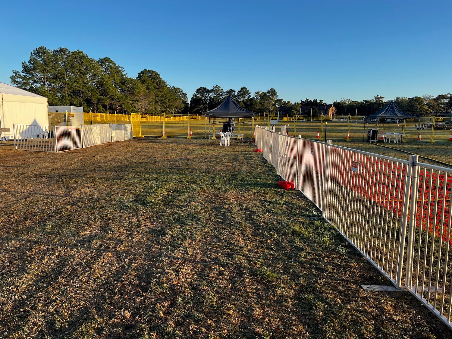 Enhancing Site Safety and Security with Temporary Fencing: Best Practices and Innovative Solutions / Hire Rite