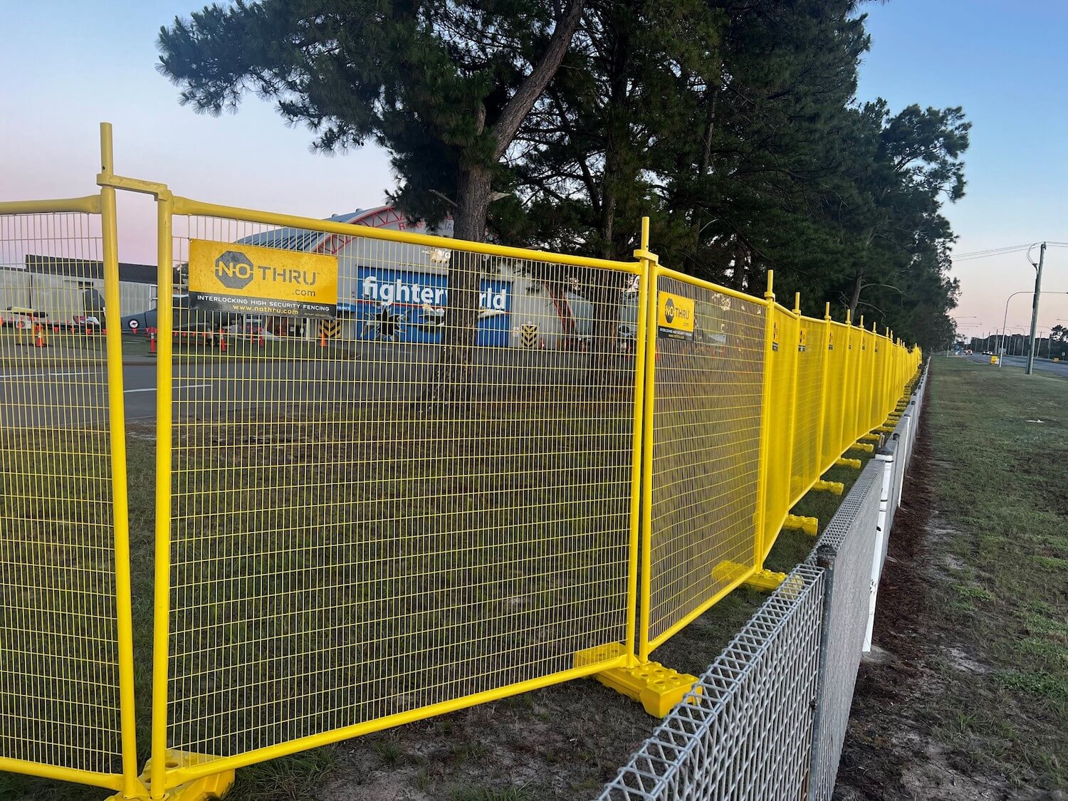Enhancing Site Safety and Security with Temporary Fencing: Best Practices and Innovative Solutions / Hire Rite